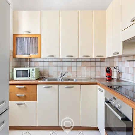 Rockefeller 1 Apartment